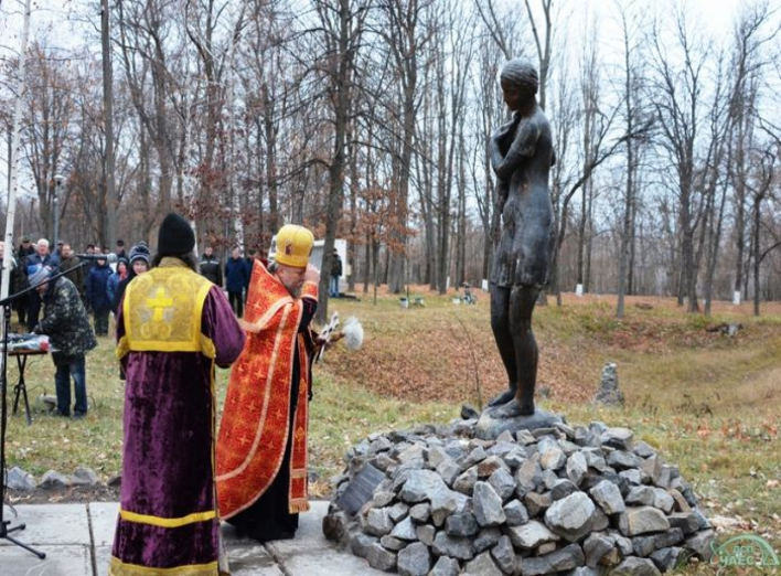В Чернобыле открыт памятник участнице партизанского движения Паше Осидач