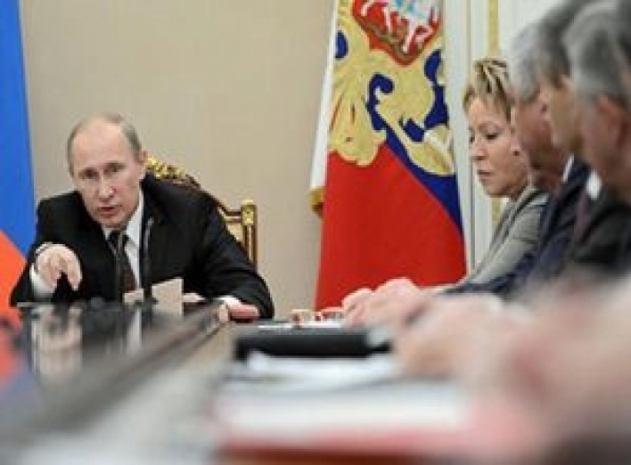 Путин созвал Совет Безопасности России после звонка от Порошенко