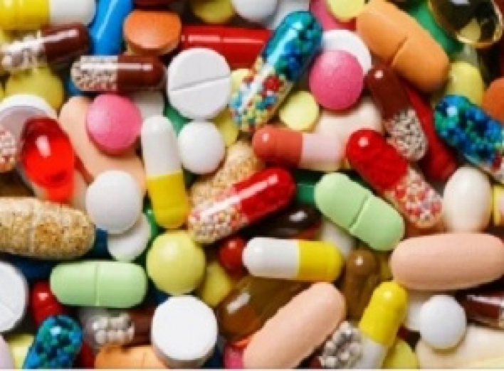 Почему в Украине такие дорогие лекарства и как аптекари убеждают людей есть таблетки пригоршнями