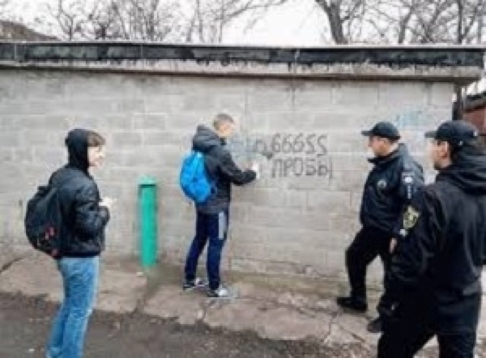 В Украине появились дельцы, которые начали массово предлагать бесплатные наркотики.