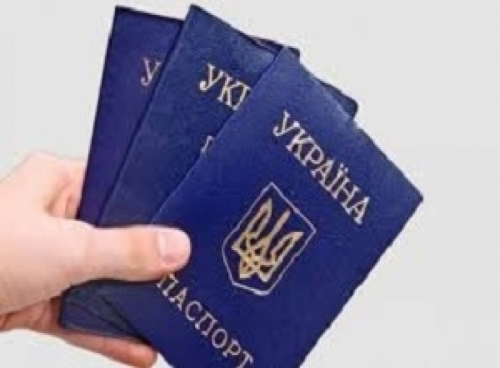Кабмин позаботился об обладателях старых паспортов