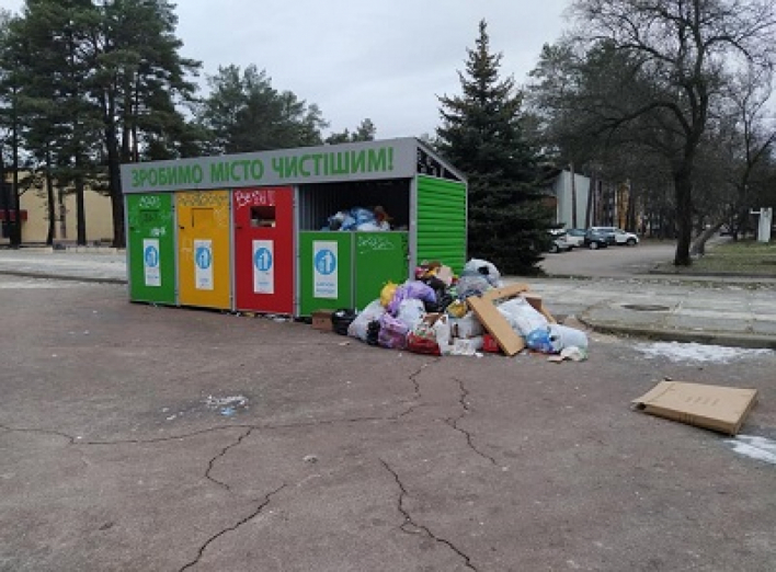 У Славутичі звозять сміття машинами у Київський квартал