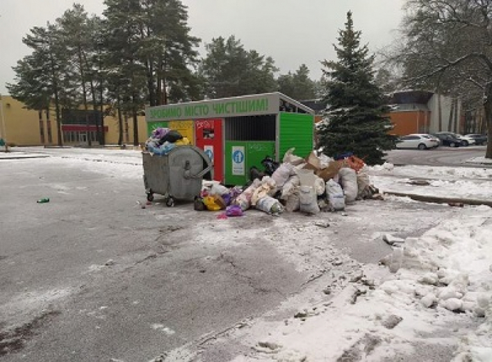 Людяність почекає або як Київський квартал засипають сміттям 