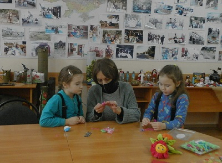 У Славутичі відбувся майстер-клас з виготовлення оберігів