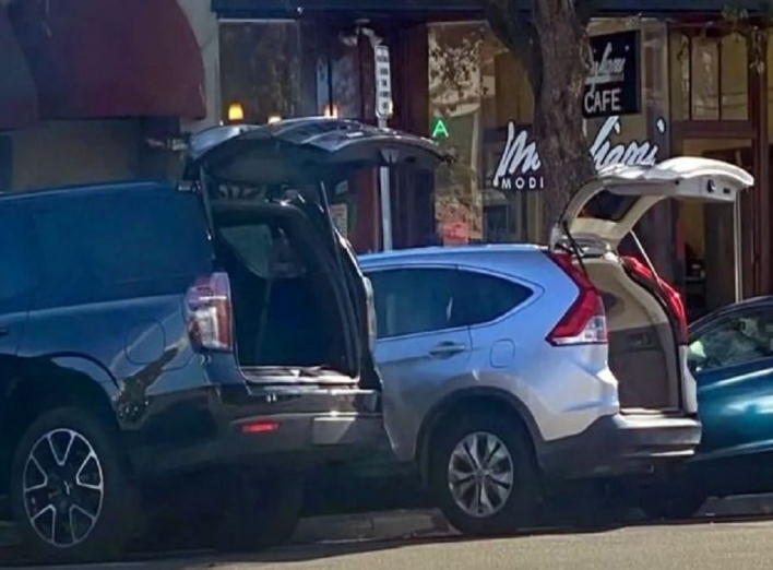 Водители не закрывают багажники своего авто в Калифорнии