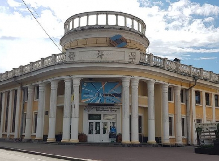 Кинотеатр в центре Чернигова - больше его нет....