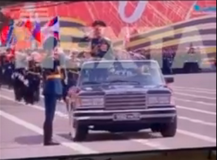 "Слава Україні!" на параді у Москві (відео)