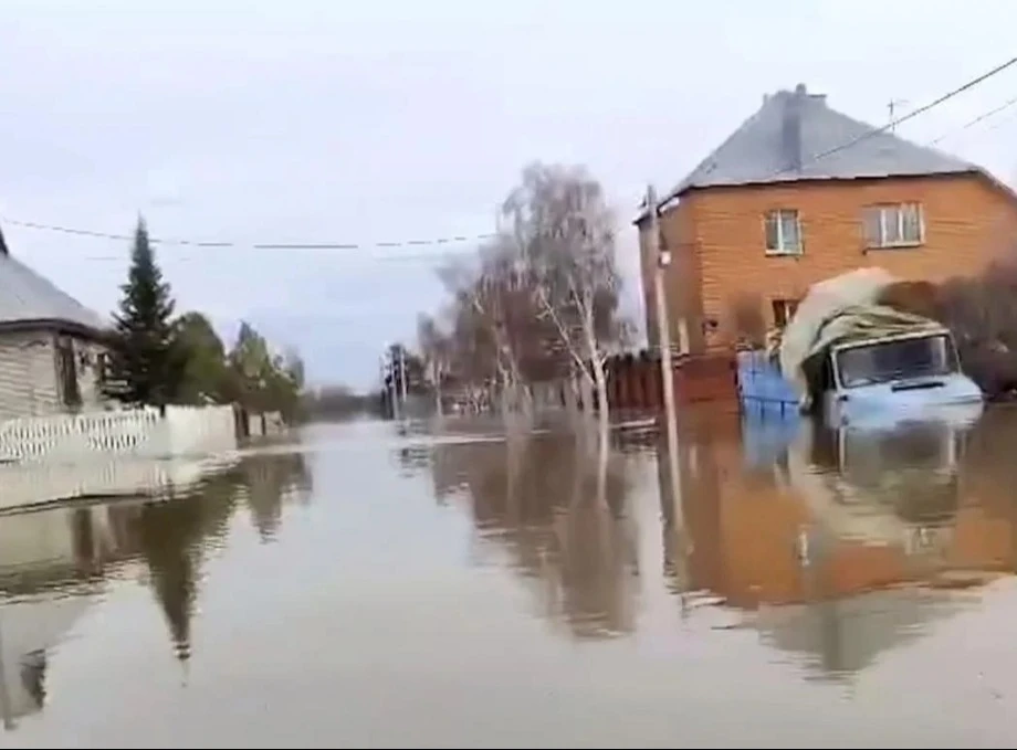 Карма в дії: російське місто Орськ йде під воду